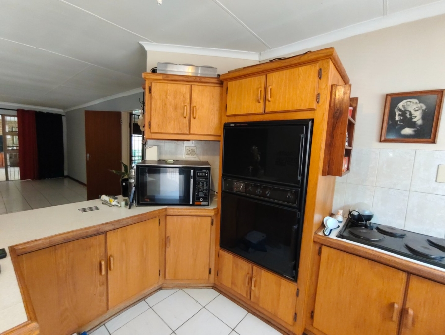 To Let 3 Bedroom Property for Rent in Uitsig Free State